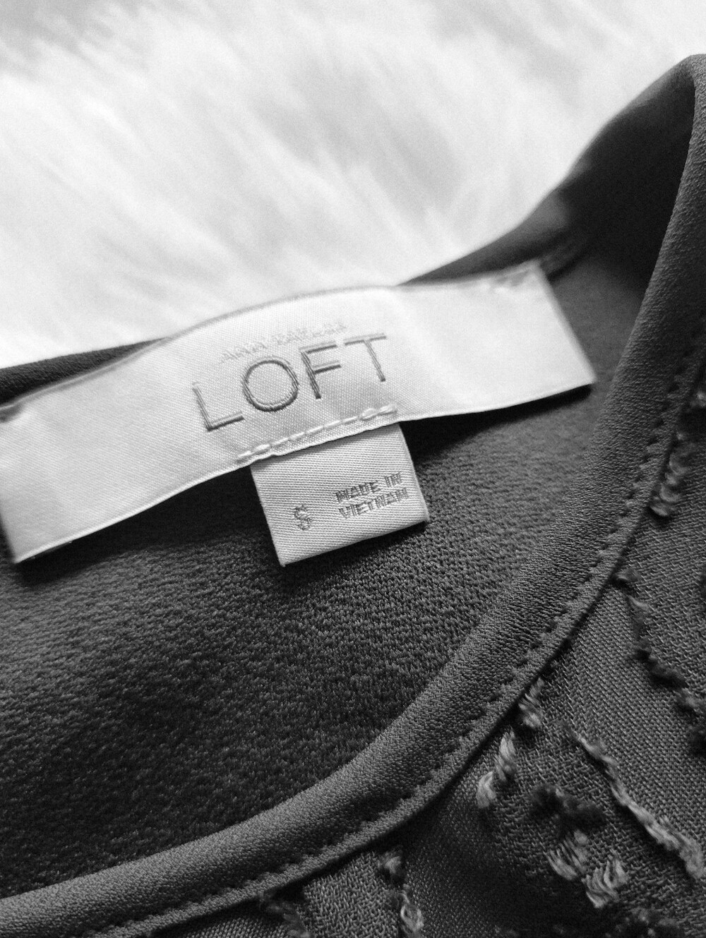 LOFT Black Sleeveless Textured Shell Top Small - Picture 2 of 3
